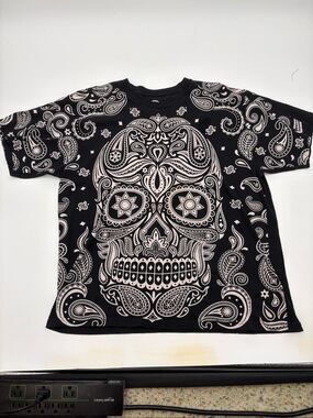 DOM Paisley Sugar Skull Graphic T Shirt Black White Men’s XL